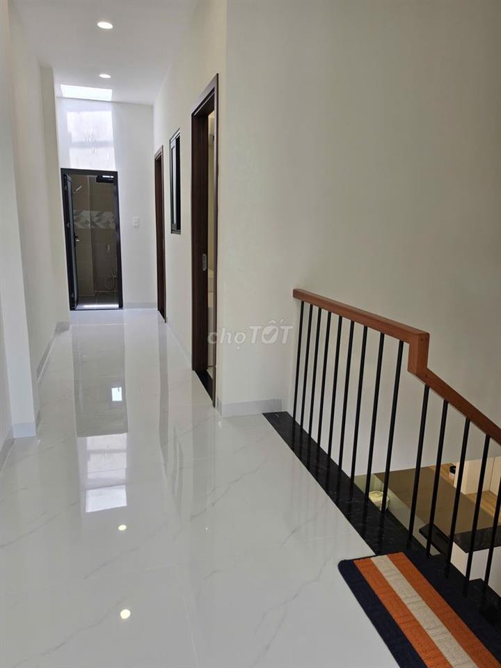 Nhà phố xinh 5x20 (4pn + sân xehoi) đường thông 6m gần Cv sinh thái HM