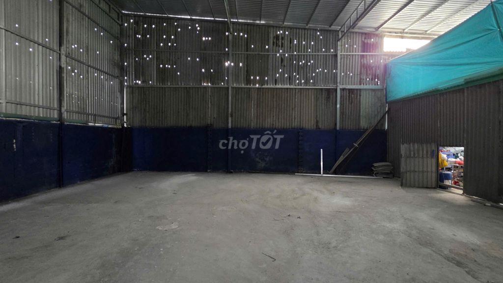 Cho thuê kho DT 400m2, đường xe tải, gần chợ Xuân Thới Sơn, Hóc Môn