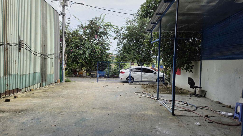 Cho thuê kho DT 400m2, đường xe tải, gần chợ Xuân Thới Sơn, Hóc Môn