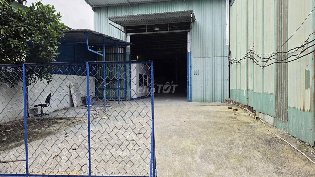 Cho thuê kho DT 400m2, đường xe tải, gần chợ Xuân Thới Sơn, Hóc Môn