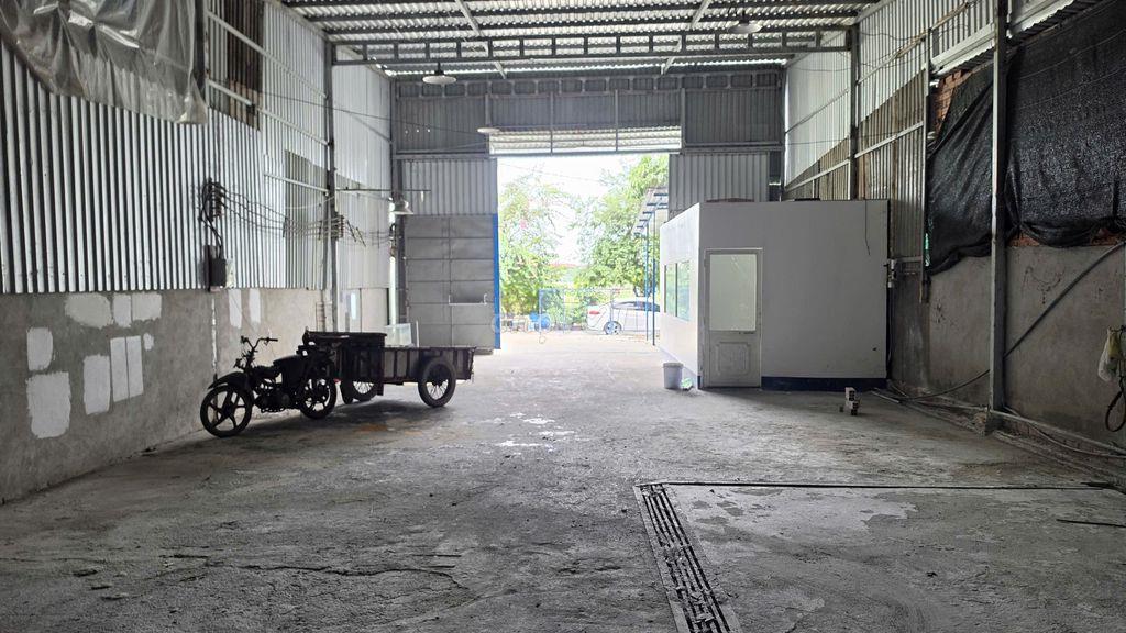 Cho thuê kho DT 400m2, đường xe tải, gần chợ Xuân Thới Sơn, Hóc Môn