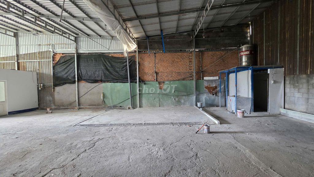 Cho thuê kho DT 400m2, đường xe tải, gần chợ Xuân Thới Sơn, Hóc Môn