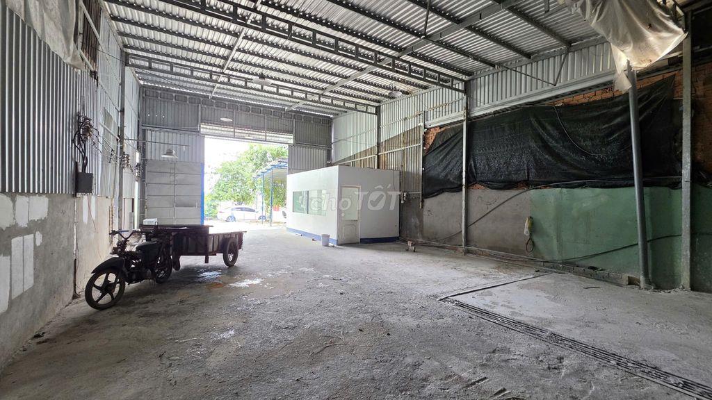 Cho thuê kho DT 400m2, đường xe tải, gần chợ Xuân Thới Sơn, Hóc Môn
