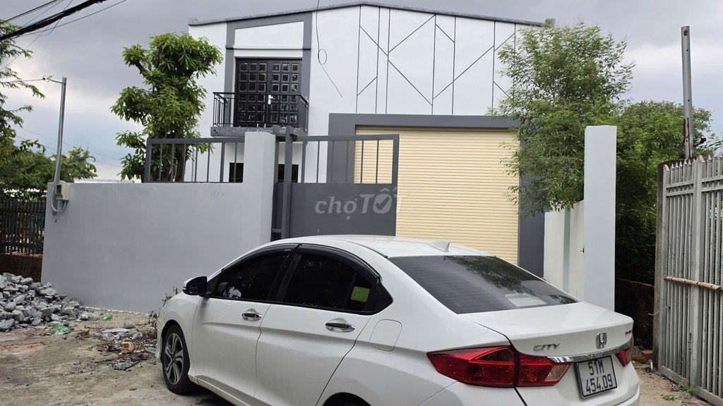 HOT- Bán Xưởng mới DT 500m2, đường xe tải, gần ngã 4 Hóc Môn - QL22