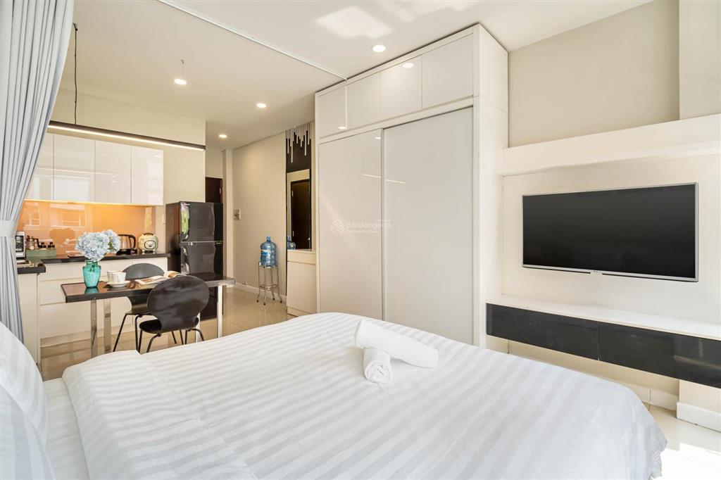 Cho thuê studio ban công 30m2 ngay tôn thất tùngđối diện bệnh viện qt sài gòn