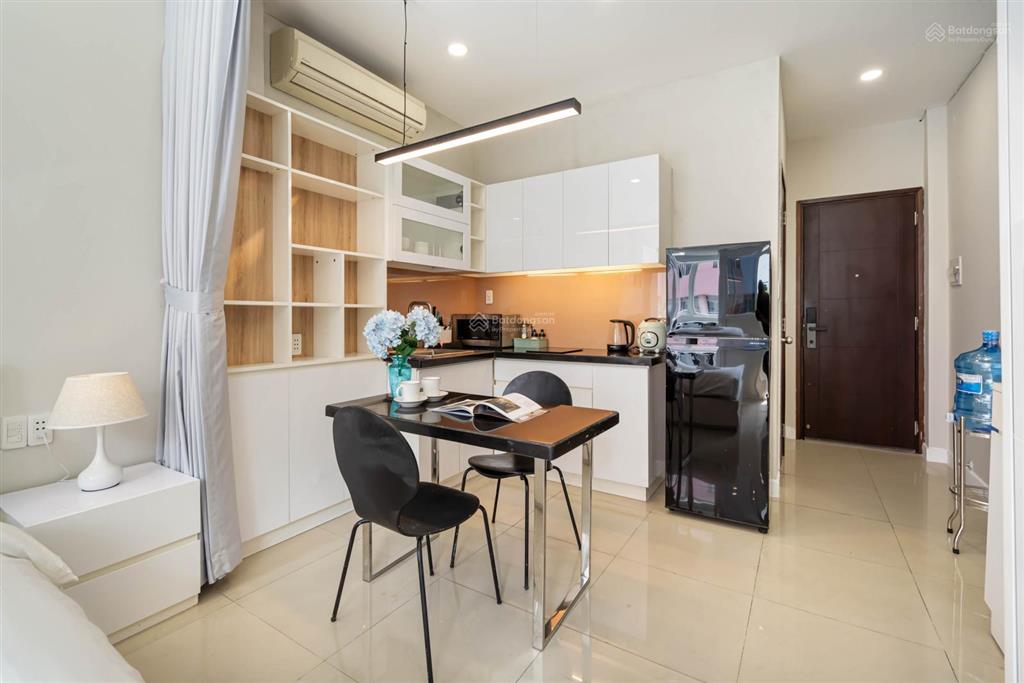 Cho thuê studio ban công 30m2 ngay tôn thất tùngđối diện bệnh viện qt sài gòn