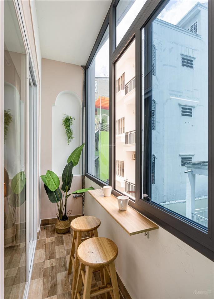 Cho thuê studio ban công 35m2ngay ngã sáu phù đổngq1