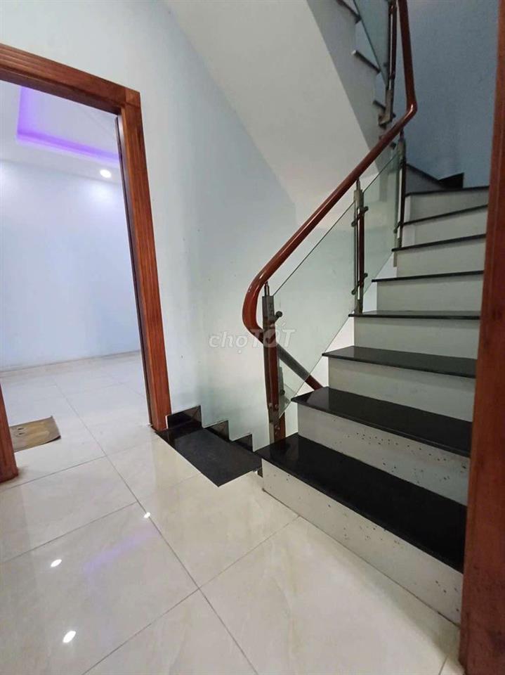 ✅NHÀ MỚI ĐẸP GIÁ RẺ 1TRÊT 3 LẦU SÂN PHƠI CÓ GIẾNG TRỜI 
