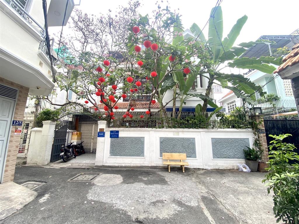 Cho thuê biệt thự đẹp, rộng rãi, ngay trung tâm của quận tân bình, phù hợp nhiều công năng sử dụng.