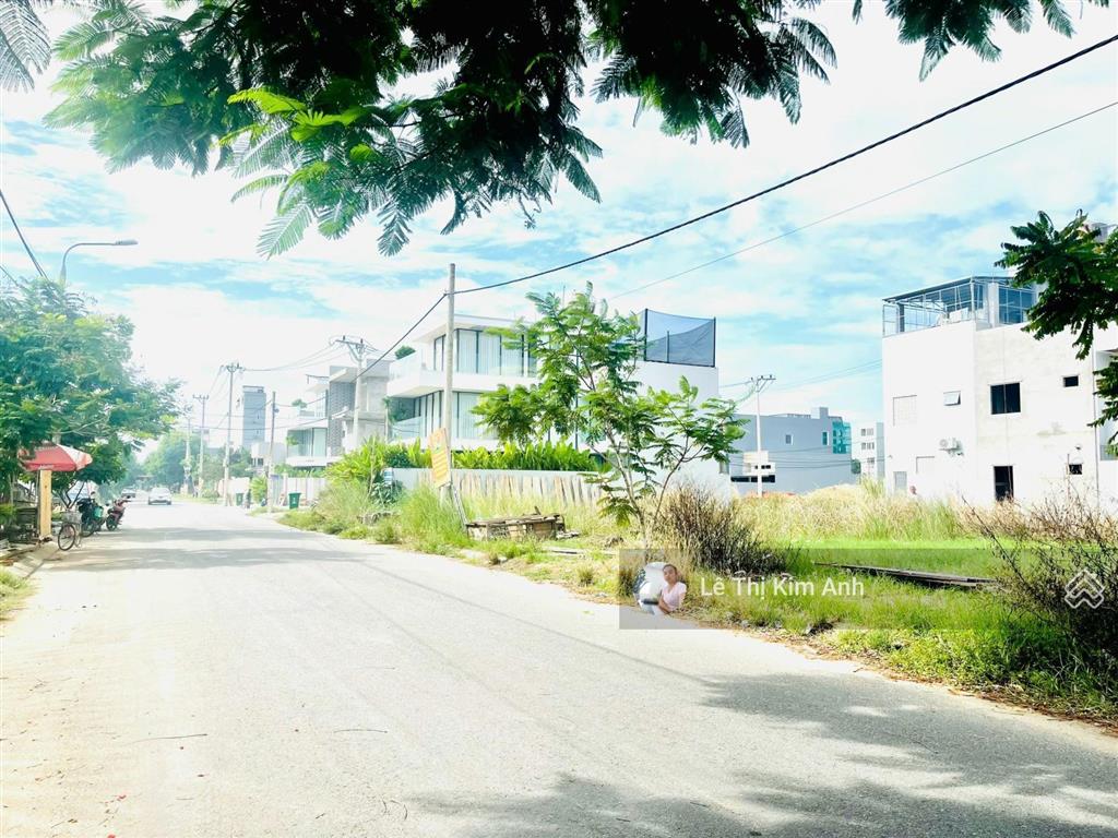 Cần bán lô đẹp đường 7.5m nguyễn xiển  khu phố sơn thủy vị trí sạch đẹp sát trần quốc hoàn