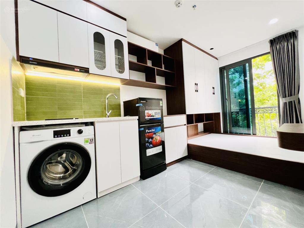 Chính chủ bán nhà 7 tầng thang máy, lô góc, ô tô lùi cửa, 16 phòng khép kín, dòng tiền 1 tỷ/ năm