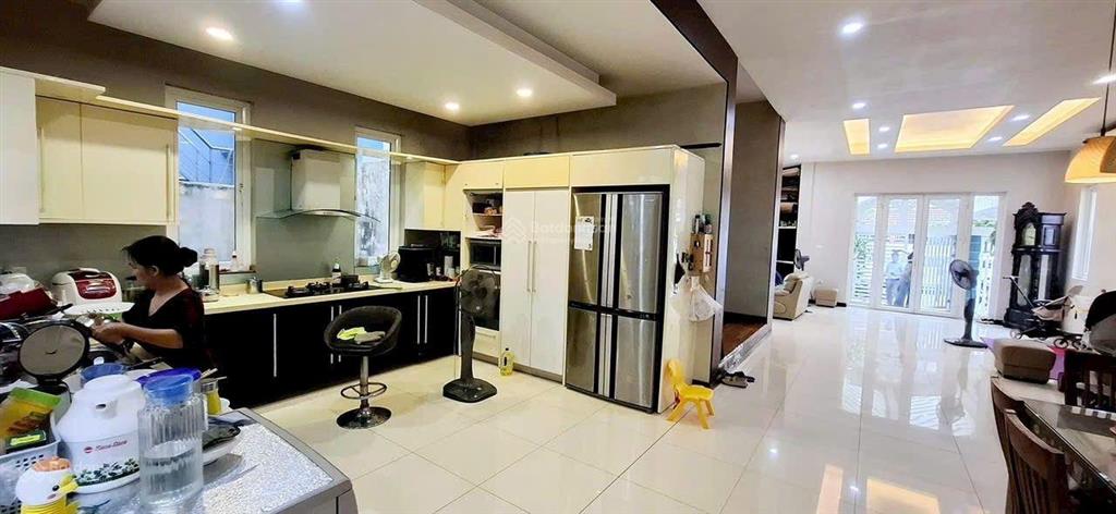Cho thuê nhà mặt phố bà triệu, kinh doanh đỉnh, nhà 5 tầng thang máy, full nt, cho hộ gd hoặc vp