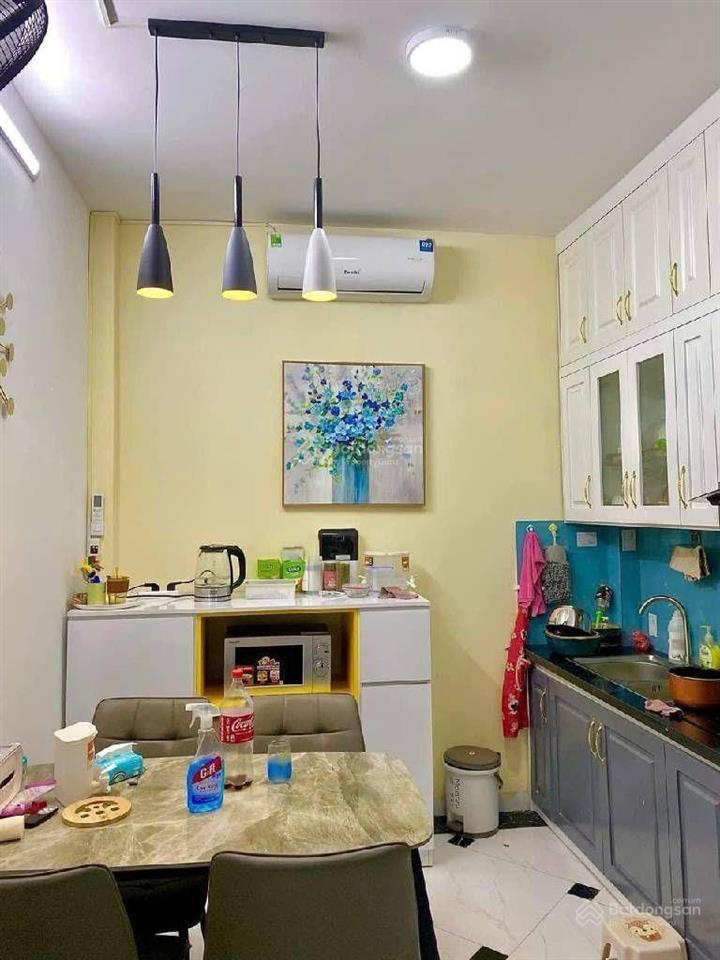 Hiếm  nhà cổ nhuế 32m2, mt 4m, full nội thất, nhỉnh 7 tỷ