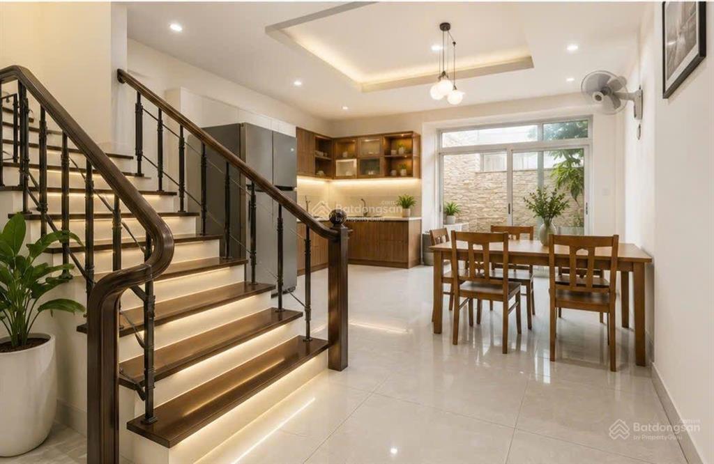 Nhà xuân đỉnh gần ngoại giao đoàn 56,8m², mt 4,2m ô tô đỗ cửa, 13,6 tỷ