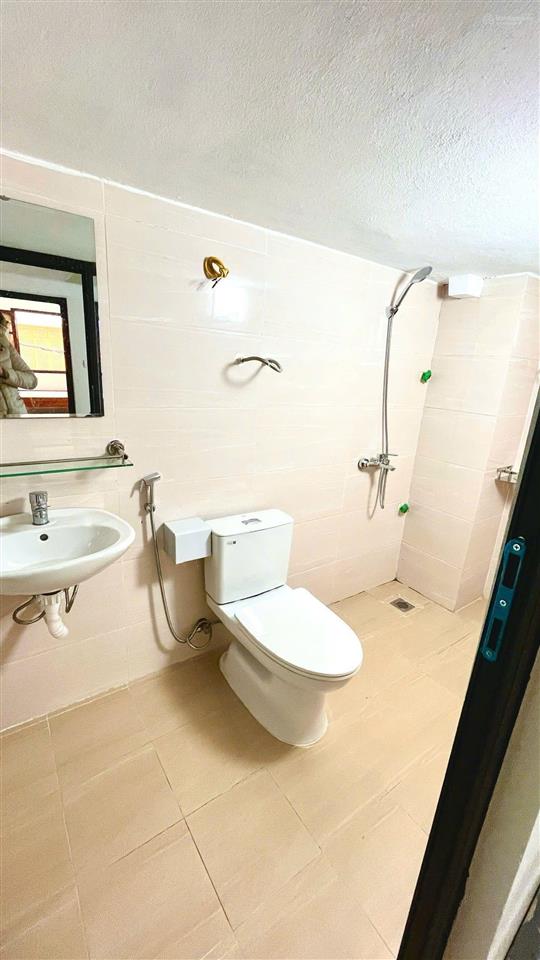 Cho thuê nhà 35m x 2 tầng, lạc long quân, ô tô, kinh doanh, giá tốt