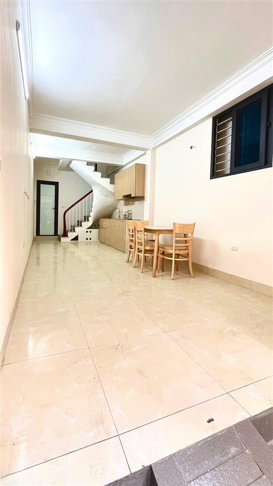 Cho thuê nhà 35m x 2 tầng, lạc long quân, ô tô, kinh doanh, giá tốt