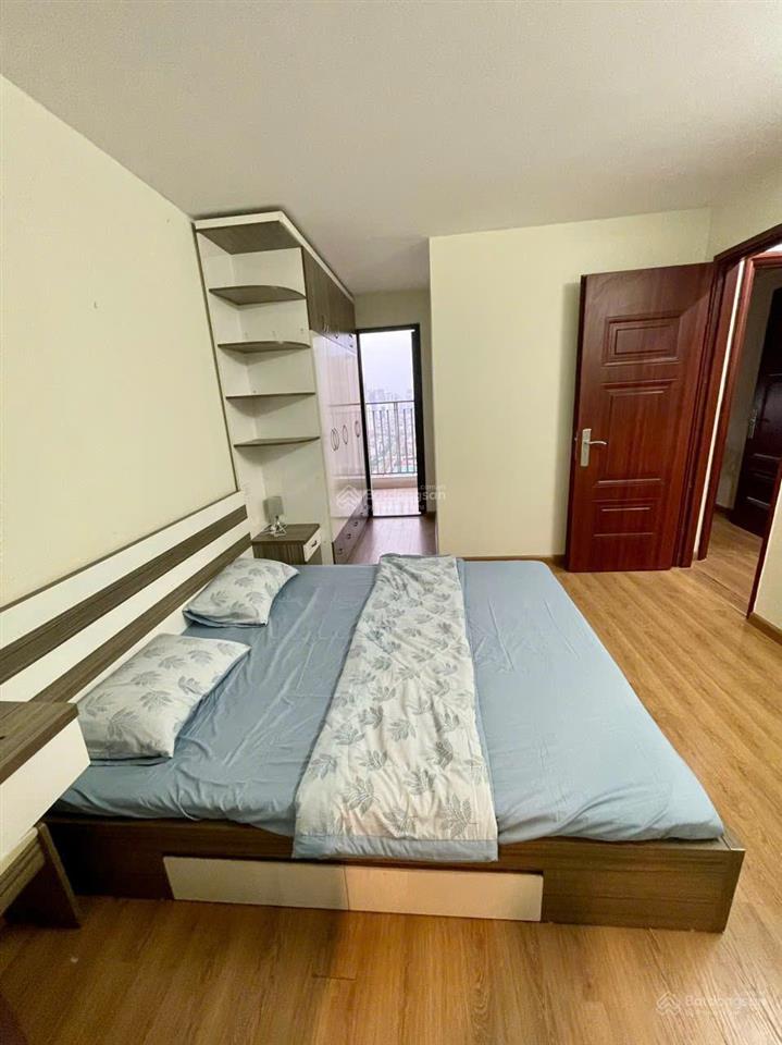 Rẻ hơn căn cùng trục 1 tỷ tại chung cư 219 trung kính, dt 68m 2 phòng ngủ, giá 6,150 tỷ