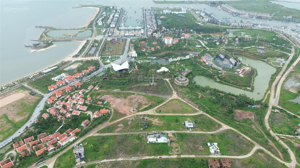 Bán căn nhà phố tuần châu giá 5,2 tỷ 120m2 đã có sổ hồng lâu dài, cách biển vài bước chân