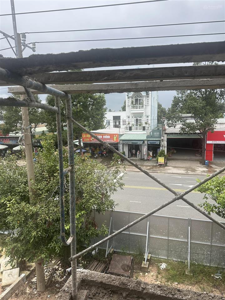 Bán căn nhà mặt tiền đường d27 đối diện dự án green city đang cho thuê 8tr/tháng giá 7,5tỷ