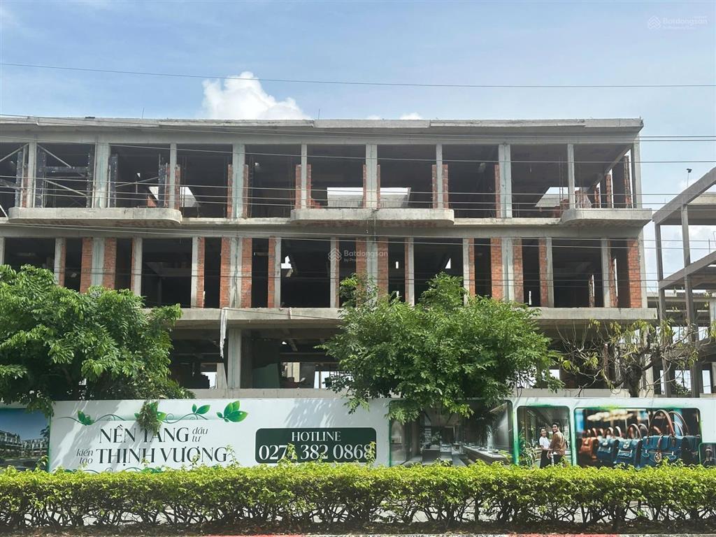 Bán căn nhà mặt tiền đường d27 đối diện dự án green city đang cho thuê 8tr/tháng giá 7,5tỷ