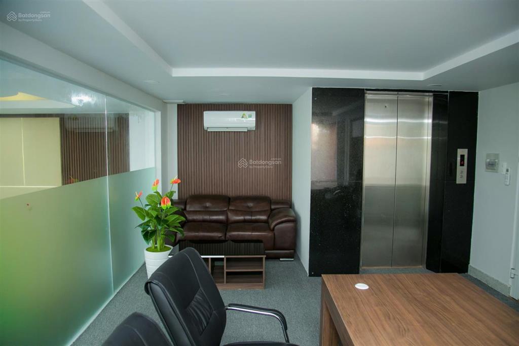 Bán lô góc mặt tiền đường lê lợi giao với huỳnh thúc kháng 1 trệt 3 lầu có thang máy giá 36 tỷ. gc