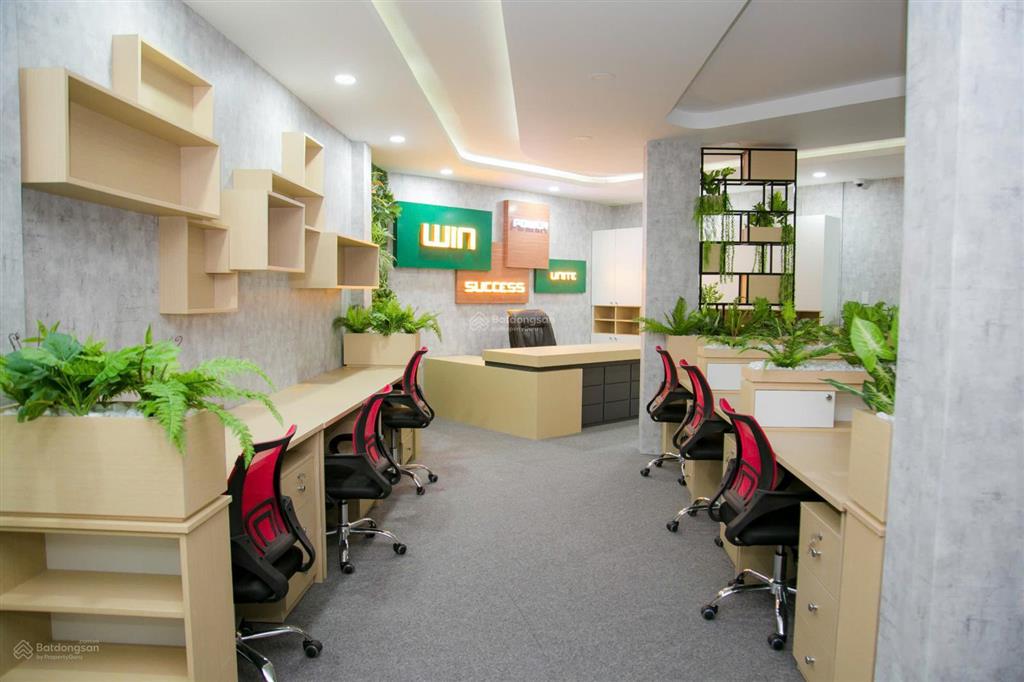 Bán lô góc mặt tiền đường lê lợi giao với huỳnh thúc kháng 1 trệt 3 lầu có thang máy giá 36 tỷ. gc
