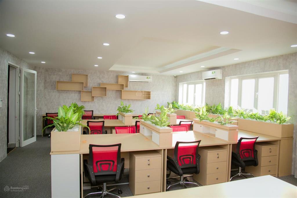 Bán lô góc mặt tiền đường lê lợi giao với huỳnh thúc kháng 1 trệt 3 lầu có thang máy giá 36 tỷ. gc