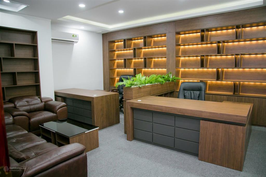 Bán lô góc mặt tiền đường lê lợi giao với huỳnh thúc kháng 1 trệt 3 lầu có thang máy giá 36 tỷ. gc