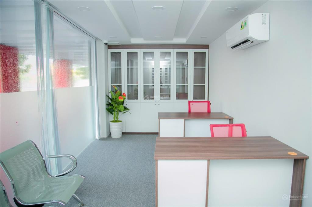 Bán lô góc mặt tiền đường lê lợi giao với huỳnh thúc kháng 1 trệt 3 lầu có thang máy giá 36 tỷ. gc