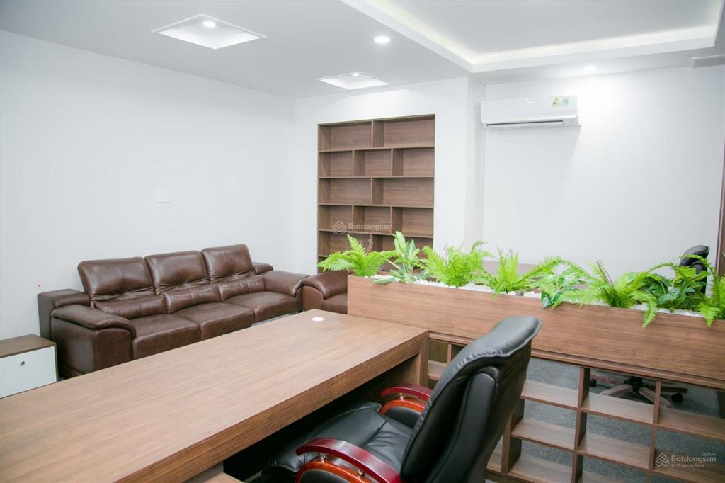 Bán lô góc mặt tiền đường lê lợi giao với huỳnh thúc kháng 1 trệt 3 lầu có thang máy giá 36 tỷ. gc