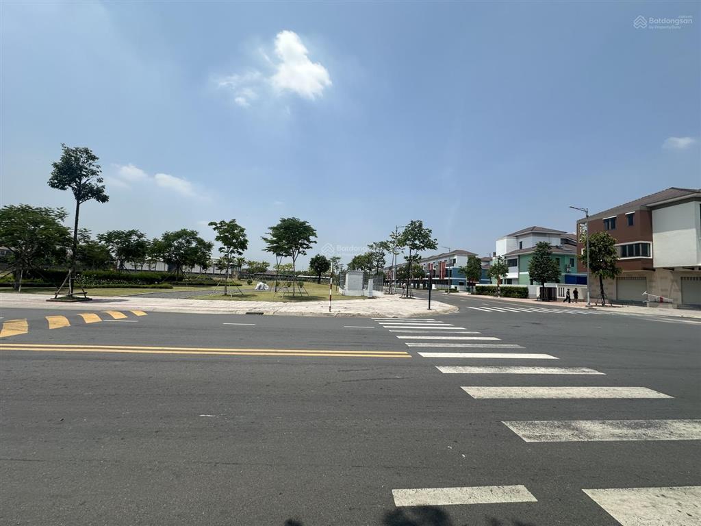 Bán căn góc shophouse 1 trệt 2 lầu suncasa central đường d4 giao với n13 vị trí đẹp nhất khu