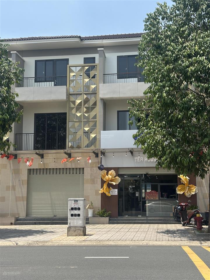 Bán căn góc shophouse 1 trệt 2 lầu suncasa central đường d4 giao với n13 vị trí đẹp nhất khu