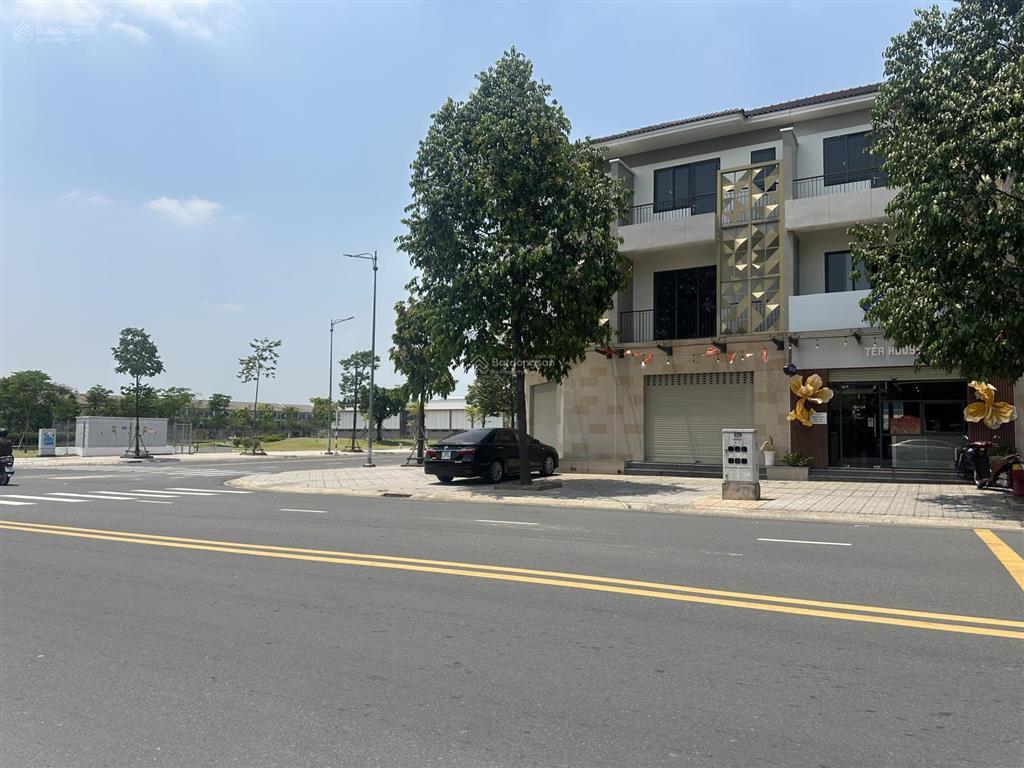 Bán căn góc shophouse 1 trệt 2 lầu suncasa central đường d4 giao với n13 vị trí đẹp nhất khu