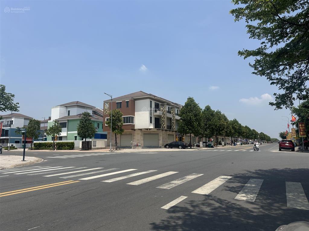 Bán căn góc shophouse 1 trệt 2 lầu suncasa central đường d4 giao với n13 vị trí đẹp nhất khu