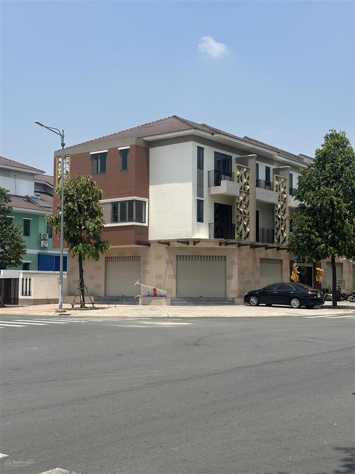 Bán căn góc shophouse 1 trệt 2 lầu suncasa central đường d4 giao với n13 vị trí đẹp nhất khu