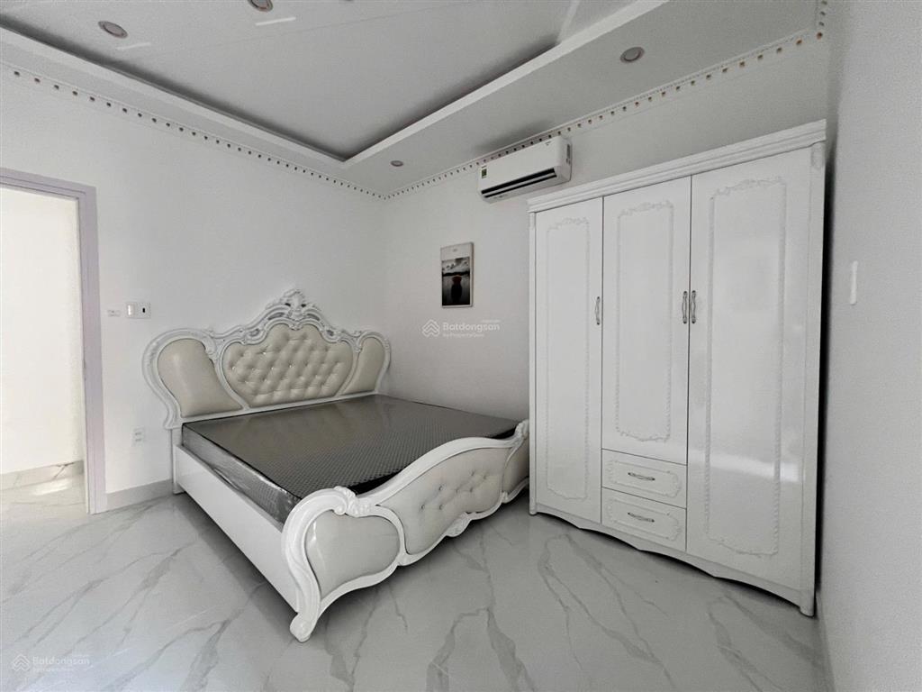 Cho thuê căn góc nhà phố thành phố mới bình dương 4 tầng 9 phòng ngủ có thang máy giá 55tr/tháng
