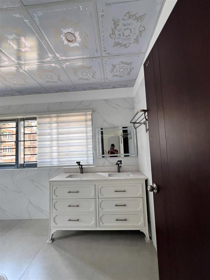 Cho thuê căn góc nhà phố thành phố mới bình dương 4 tầng 9 phòng ngủ có thang máy giá 55tr/tháng
