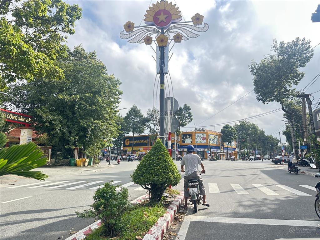 Bán nhà huỳnh văn lũy ngay ngã 4 giao lê hồng phong giá 9,5 tỷ, 111m2 đang cho thuê 15tr/tháng