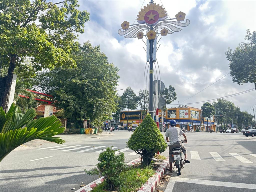 Bán nhà huỳnh văn lũy ngay ngã 4 giao lê hồng phong giá 9,5 tỷ, 111m2 đang cho thuê 15tr/tháng