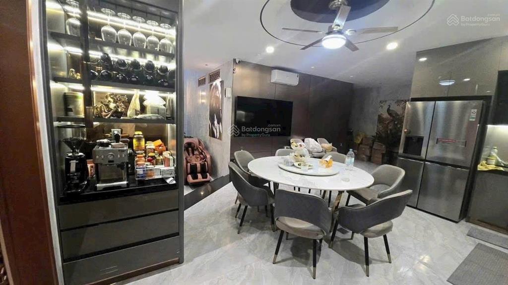 Bán căn biệt thự khu dân cư chánh nghĩa mặt tiền đường d, dt 200m2 full nội thất