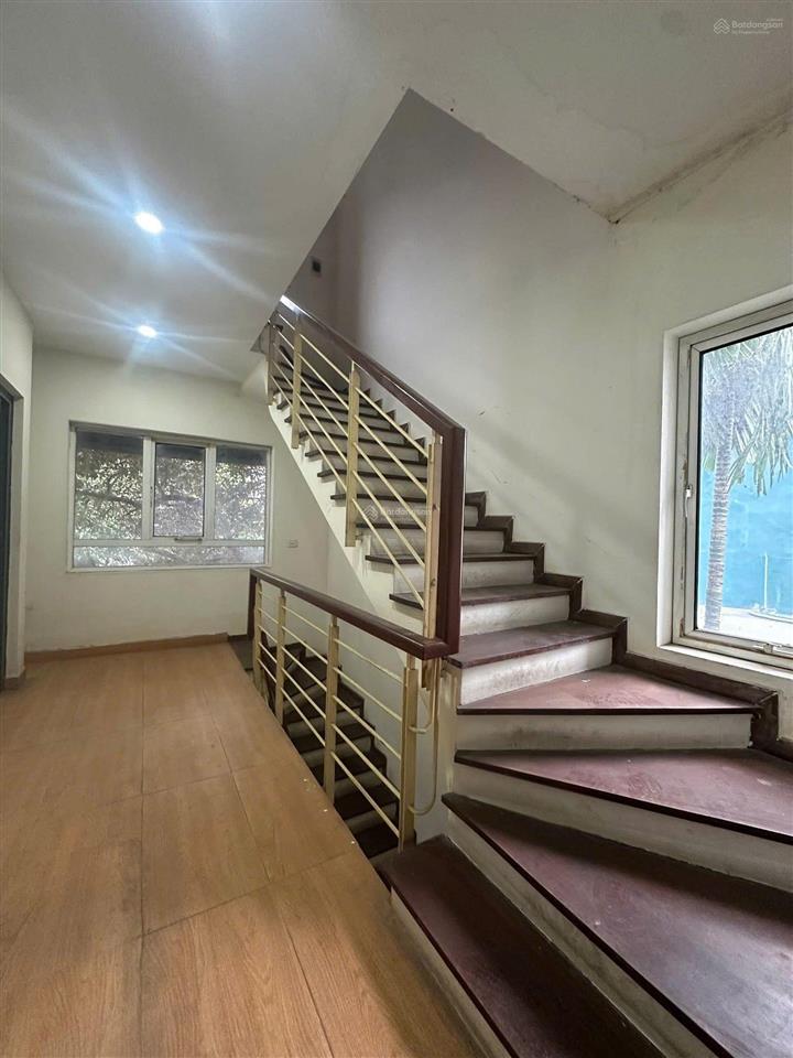 Hiếm, bán căn biệt thự mặt phố khu đô thị dịch vọng 189m2, giá cực tốt