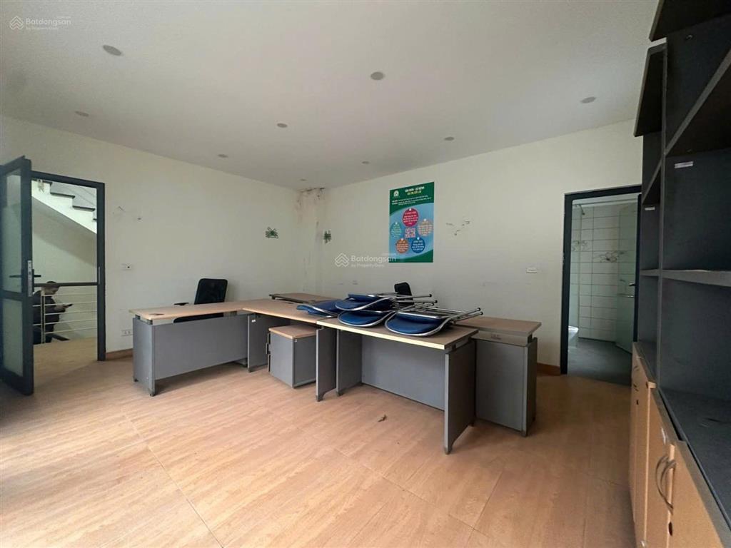 Hiếm, bán căn biệt thự mặt phố khu đô thị dịch vọng 189m2, giá cực tốt