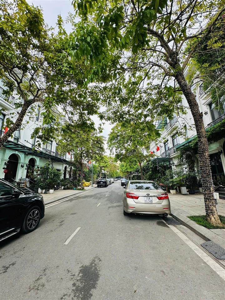 Cực hiếm, biệt thự green bay mễ trì, gần hồ điều hòa rộng 8ha, 150m2 4 tầng có hầm 105 tỷ