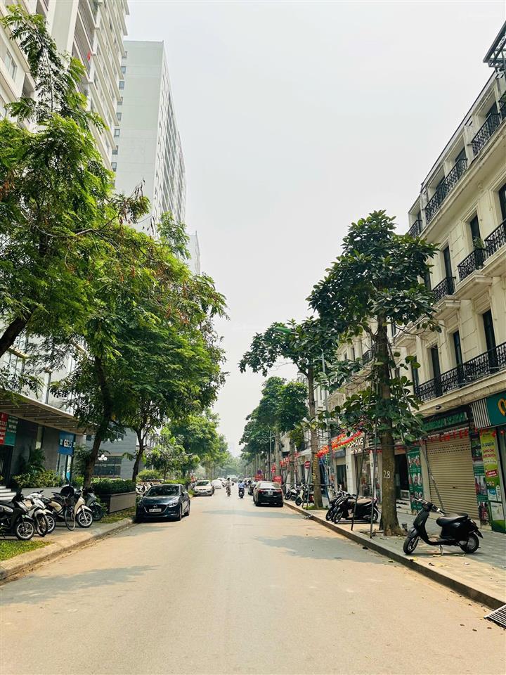 Cực hiếm, liền kề embassy ngoại giao đoàn tây hồ 120m2 giá tốt