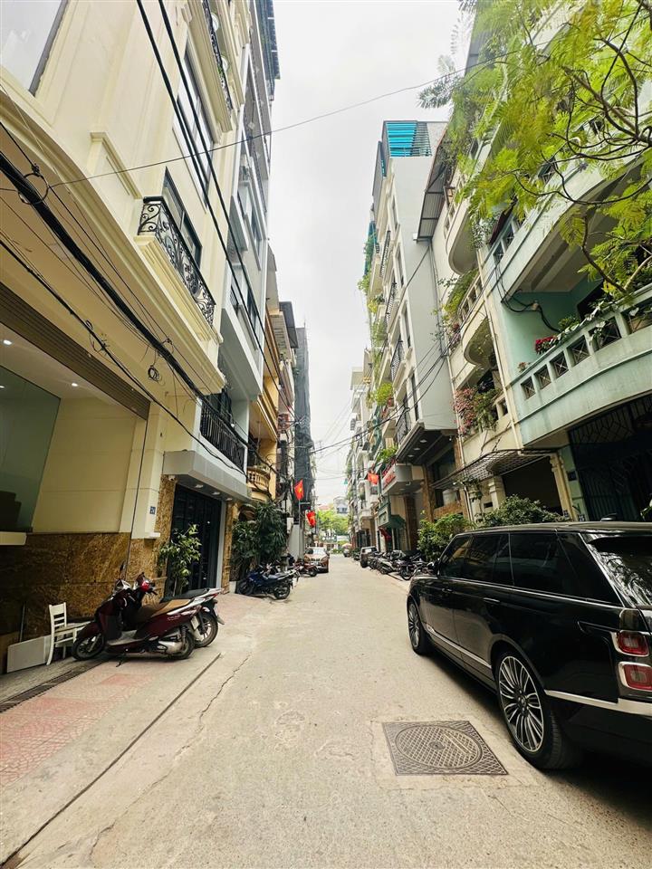 Tòa văn phòng đẹp nhất phố trung kính trong tầm giá  42 tỷ, 69m2 7 tầng mặt tiền đẹp