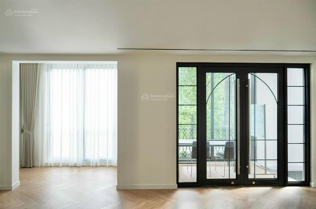 Bất động sản thương mại cho thuê vị trí đắc địa  tô ngọc vân, tây hồ