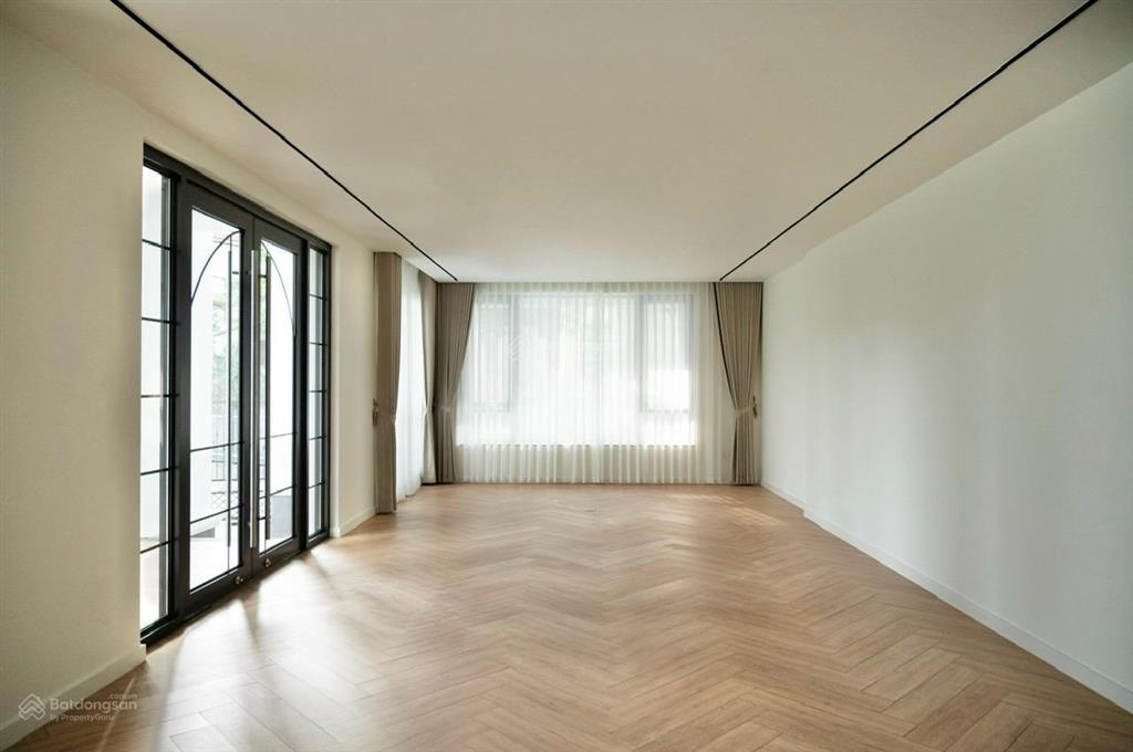 Bất động sản thương mại cho thuê vị trí đắc địa  tô ngọc vân, tây hồ