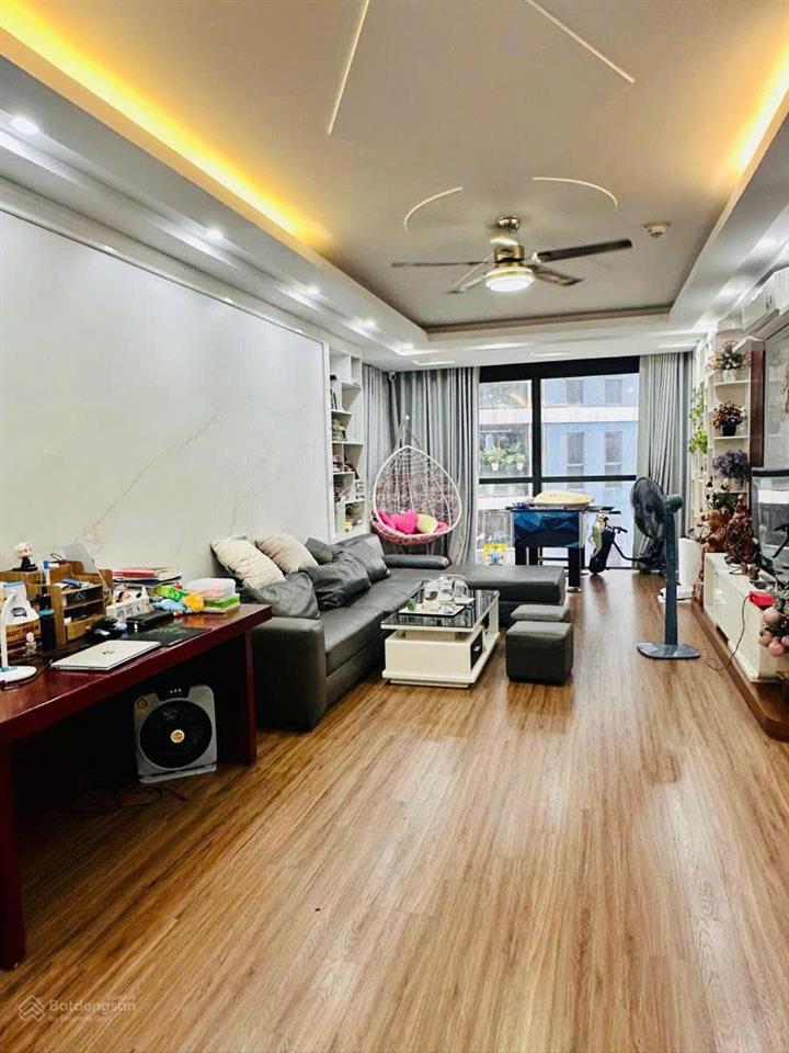 Chung cư cao cấp hoàng cầu  tân hoàng minh, lô góc, 2 thoáng, view bể bơi, 2 ngủ, hầm gửi xe, 80m