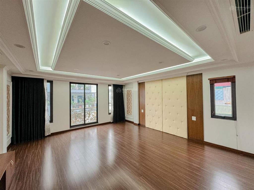 Tòa mặt phố ngọc khánh, 2 thoáng vĩnh viễn, 101m2 mặt tiền 6.5m, vỉa hè rộng kinh doanh đỉnh