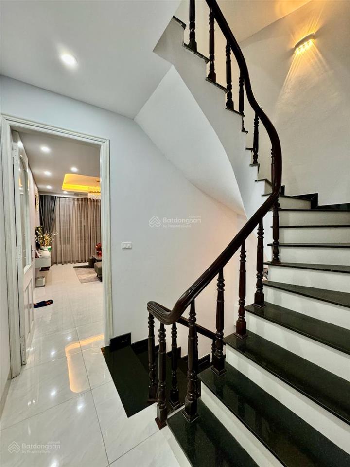 Vip! phạm ngọc thạch cạnh vincom, ô tô qua nhà, ngõ thông, kd, 2 thoáng, 46m2* 5t, ở ngay